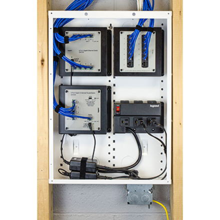 On-Q 20" Hinged Cover with Lock